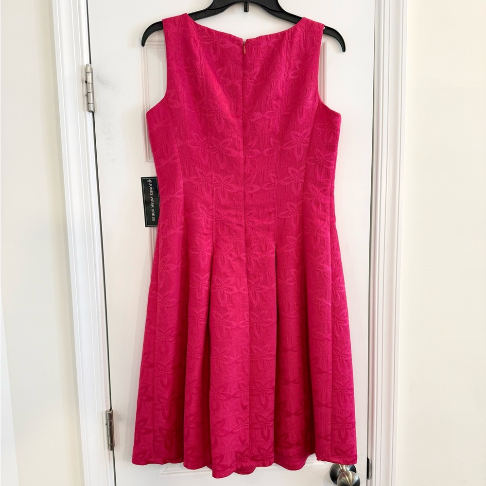 Fuchsia Textured Floral Fit and Flare Dress Size 6 NWT - Picture 2 of 10